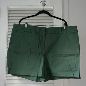 NWT LOFT Riviera short green size 18